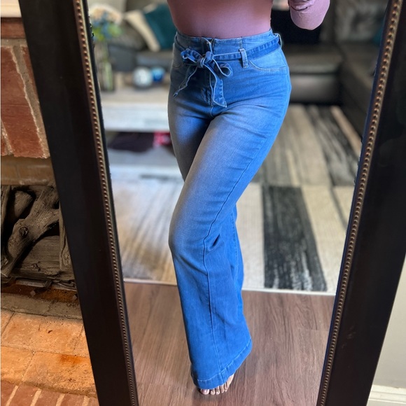 Fashion Nova Tanya Belted Flare High Waisted Jeans, Size 7 M, NWT - Picture 4 of 5